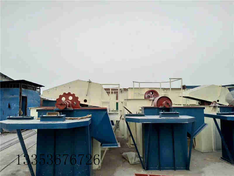 不同型號斗式提升機(jī) 不同型號斗式提升機(jī)